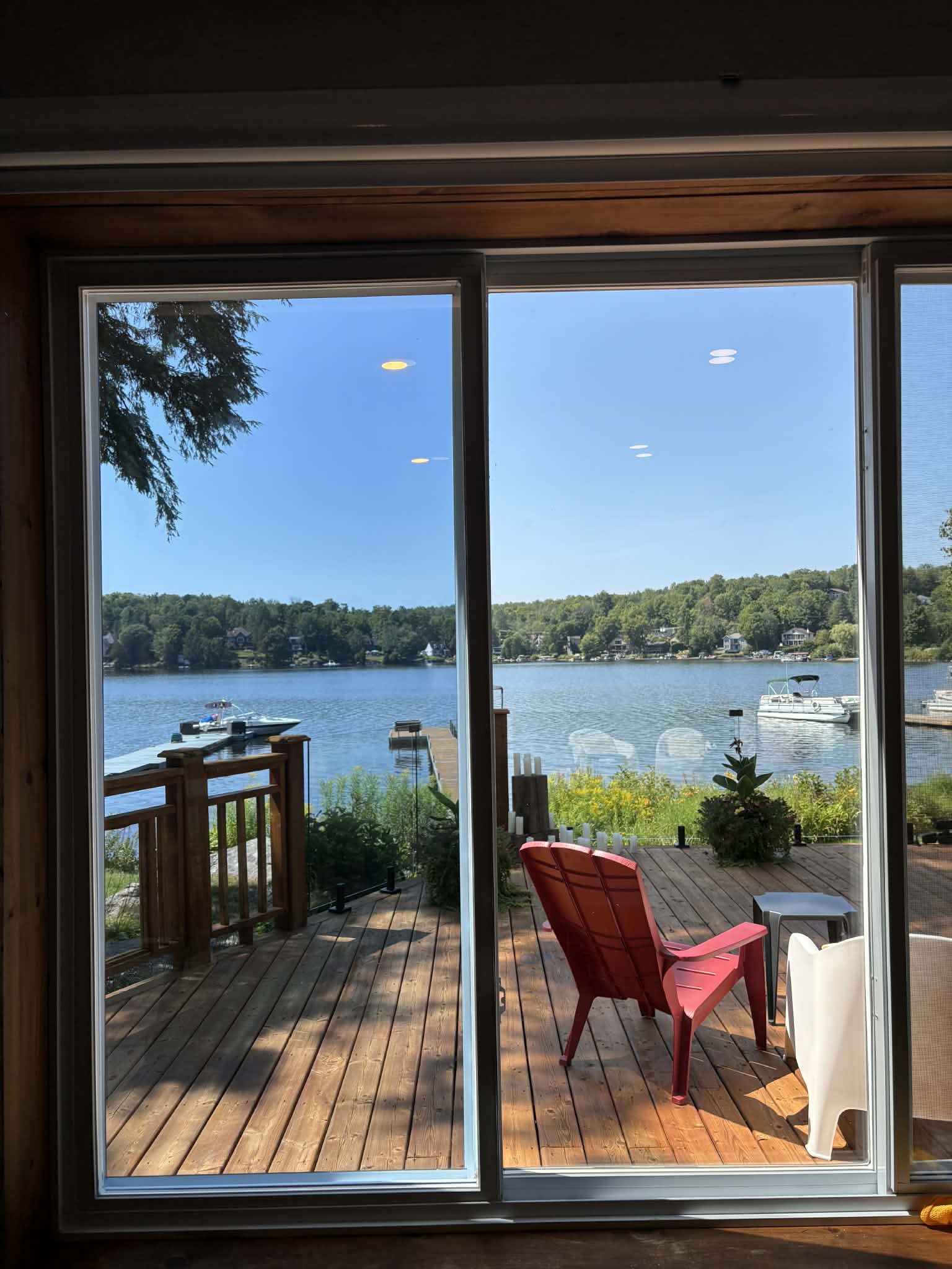 Vue intérieure sur un lac